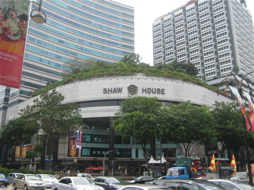 006 One of the many huge shopping complexes.jpg