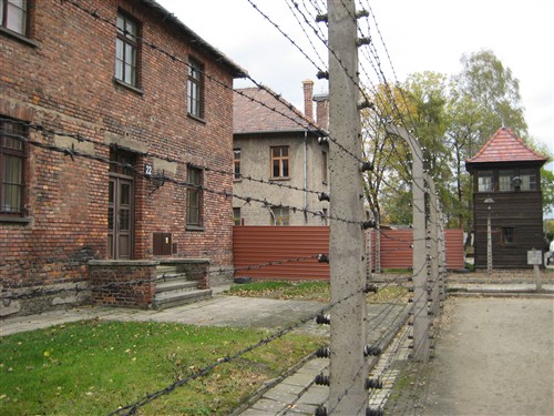 058 Auschwitz.jpg